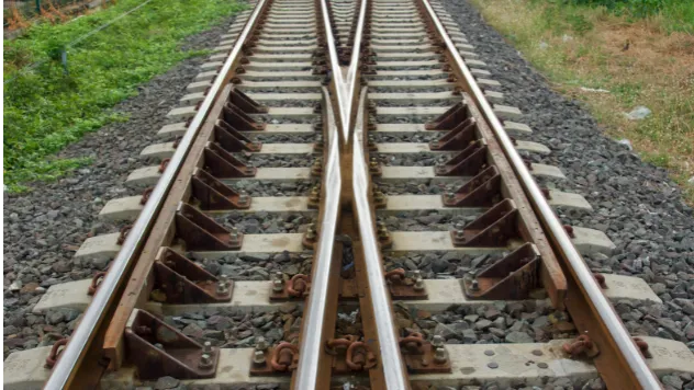 Parallel train tracks